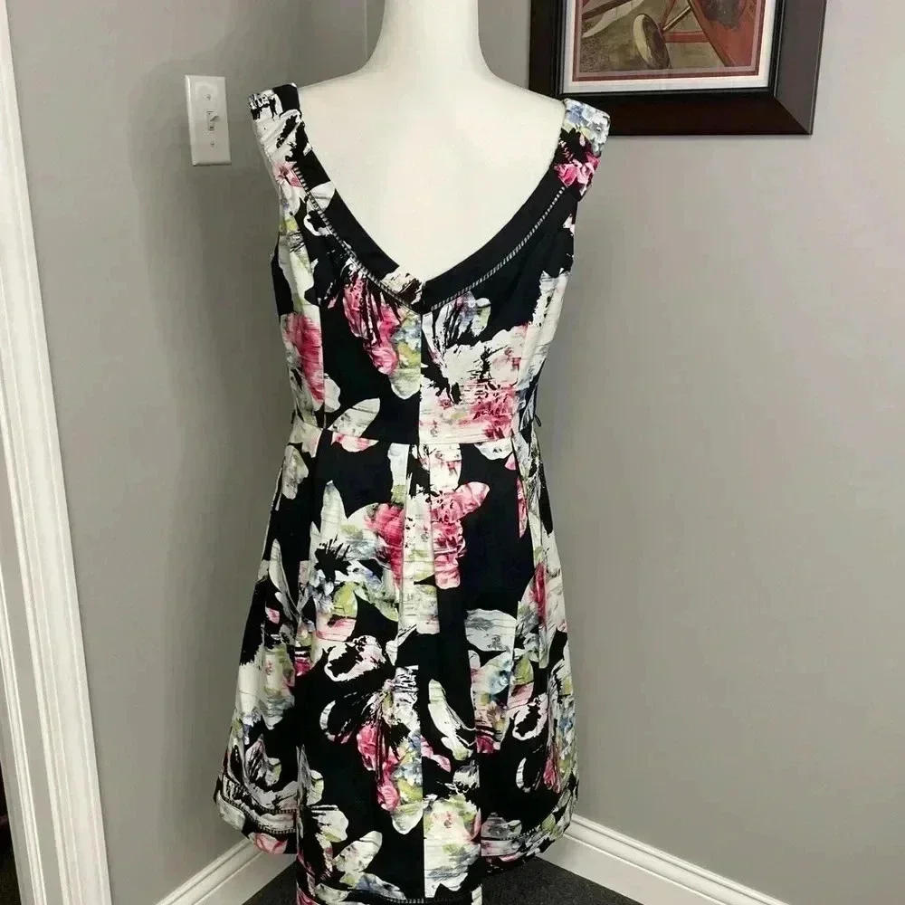 White House Black Market Black Floral Fit and Flare Dress Womens Size 10 - Picture 5 of 6